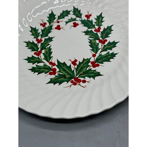 Set Of 2 Christmas Holiday Nouveau Holly Wreath dinner Plates 10" Porcelain READ - Picture 5 of 7